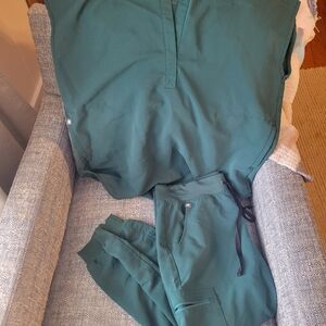 Figs Technical Collection in Forest Green